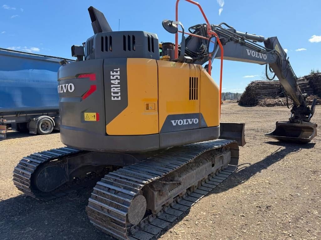 2017 Volvo ECR145EL crawler excavator rear three-quarter view 2017 Volvo ECR145EL crawler excavator rear three-quarter view