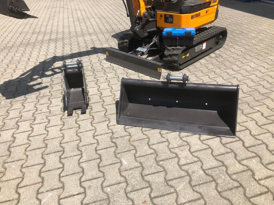 Berger Kraus BK1700JS mini excavator with attachments Berger Kraus BK1700JS mini excavator with attachments