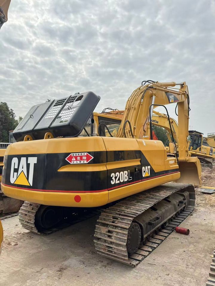 2015 Caterpillar 320BL crawler excavator, rear three-quarter view 2015 Caterpillar 320BL crawler excavator, rear three-quarter view