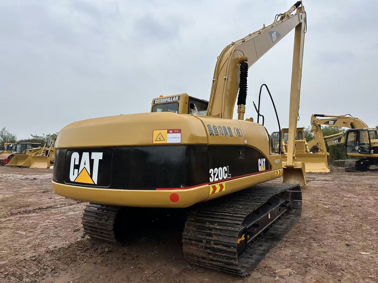 2018 Caterpillar 320CL crawler excavator, rear three-quarter view