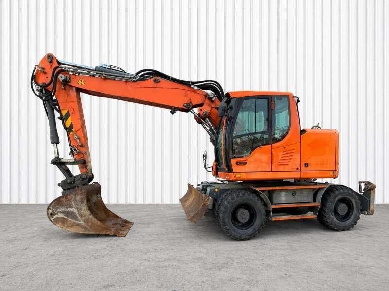 2014 Liebherr A918 wheel excavator, side view 2014 Liebherr A918 wheel excavator, side view