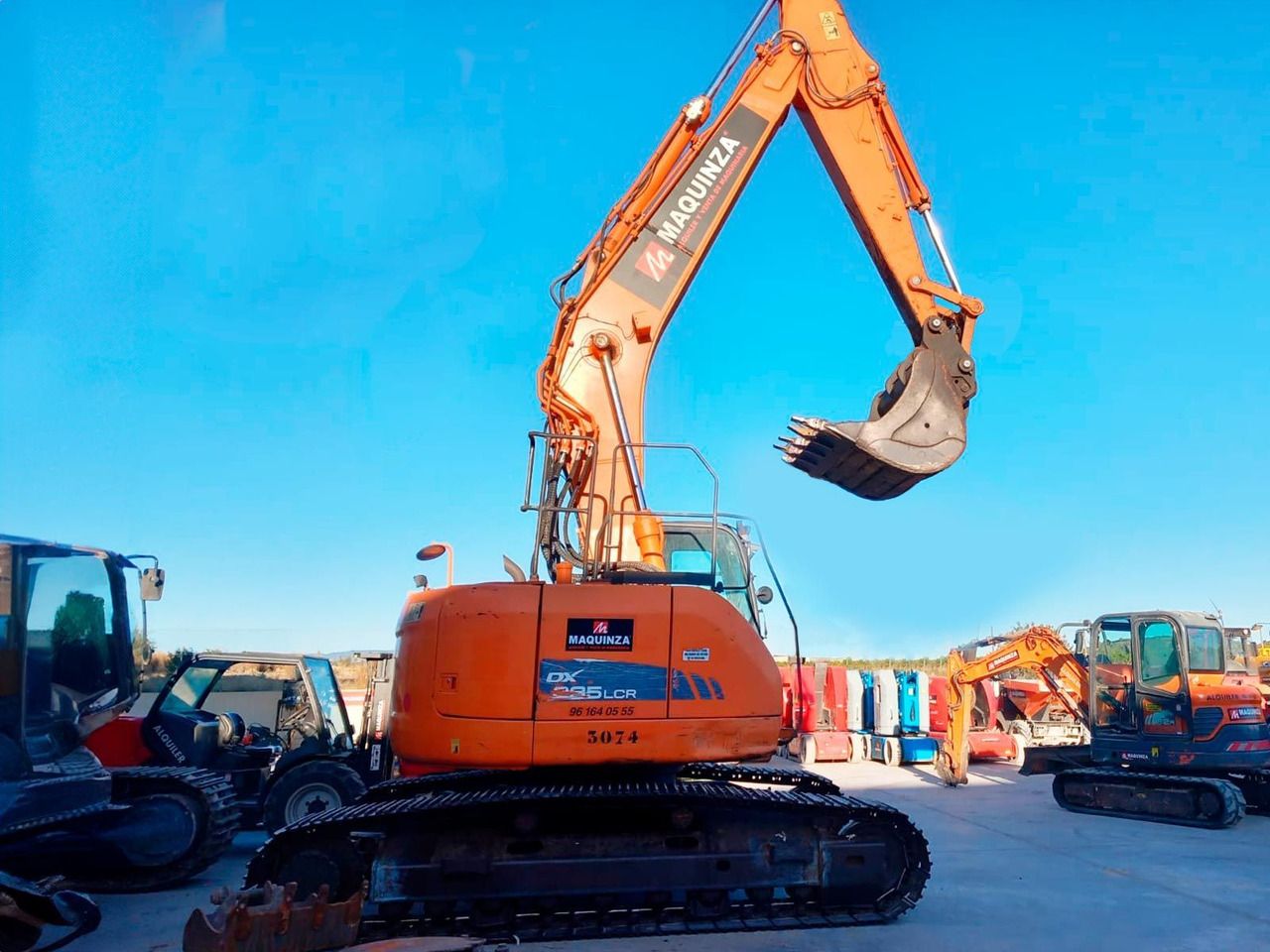 2014 Doosan DX235LCR crawler excavator, side view 2014 Doosan DX235LCR crawler excavator, side view