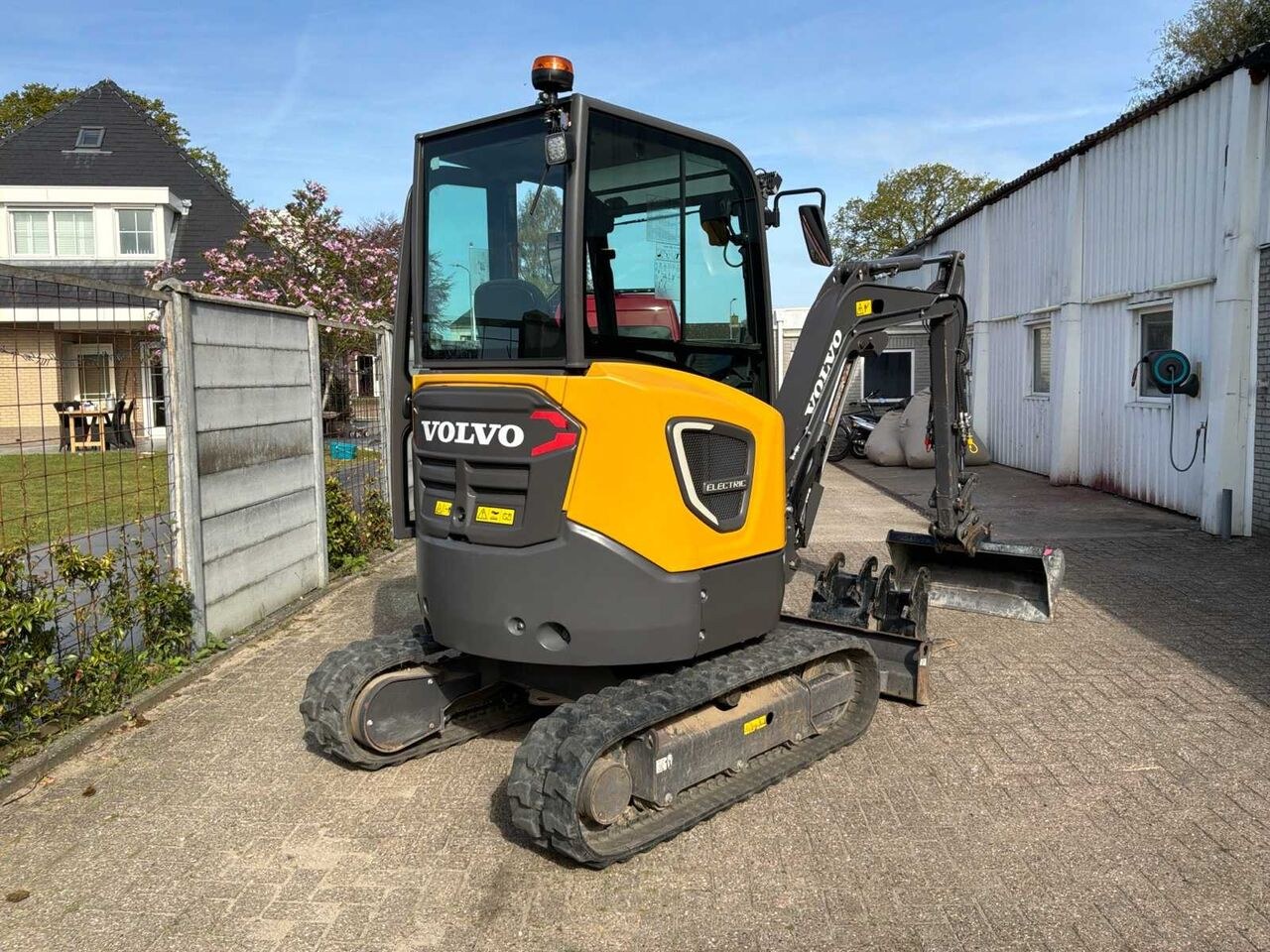 2021 Volvo ECR25 Electric crawler excavator, front three-quarter view 2021 Volvo ECR25 Electric crawler excavator, front three-quarter view