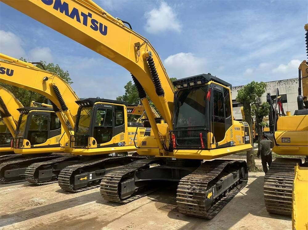 2024 Komatsu PC200 crawler excavator, front three-quarter view 2024 Komatsu PC200 crawler excavator, front three-quarter view