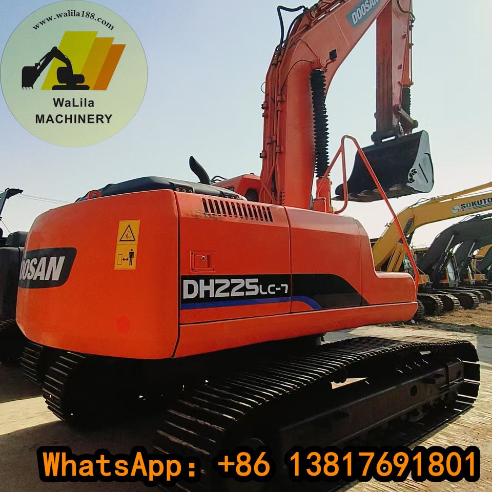 2022 Doosan DH225LC-7 crawler excavator rear three-quarter view