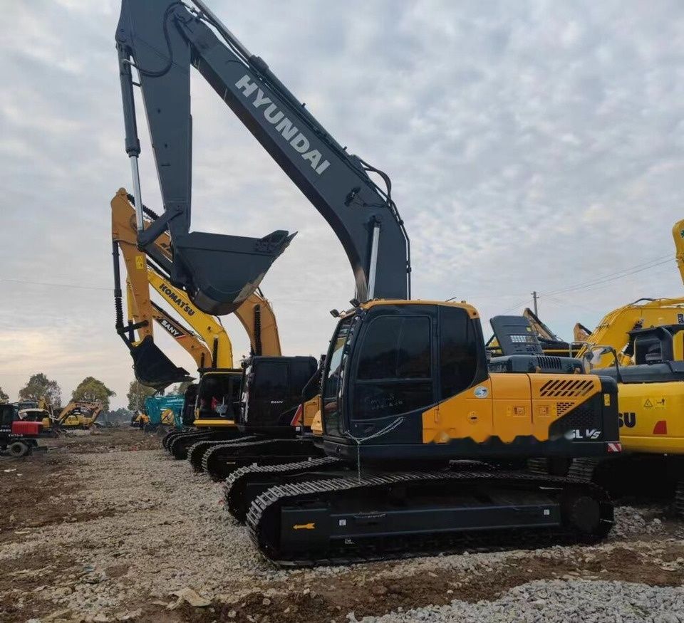 2022 Hyundai R225VS crawler excavator, side view 2022 Hyundai R225VS crawler excavator, side view