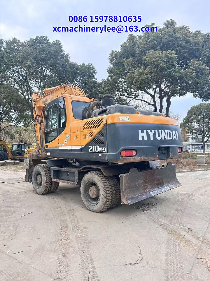 2022 Hyundai R210W-9 wheel excavator, rear three-quarter view 2022 Hyundai R210W-9 wheel excavator, rear three-quarter view