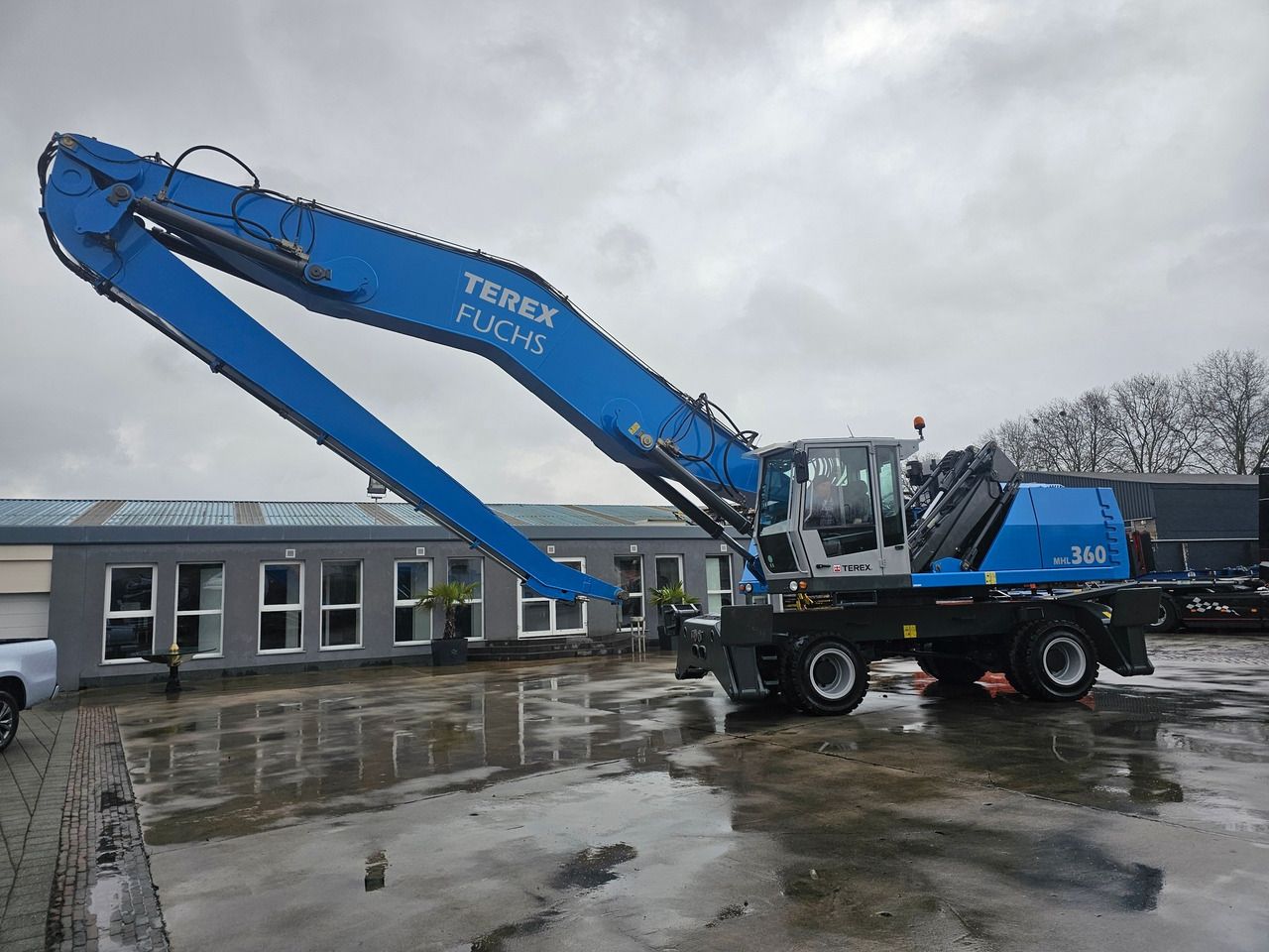 2012 Fuchs MHL360 material handler side view 2012 Fuchs MHL360 material handler side view