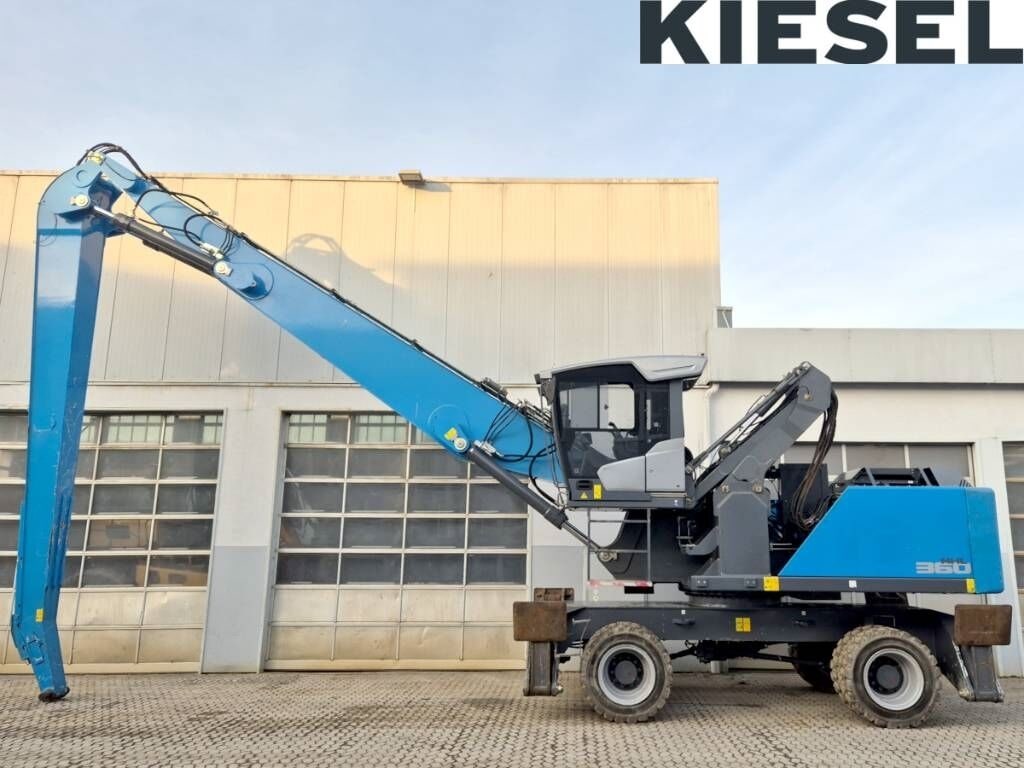 2022 Fuchs MHL360 F material handler, side view 2022 Fuchs MHL360 F material handler, side view