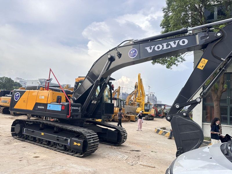 2023 Volvo EC210DL crawler excavator, side view 2023 Volvo EC210DL crawler excavator, side view