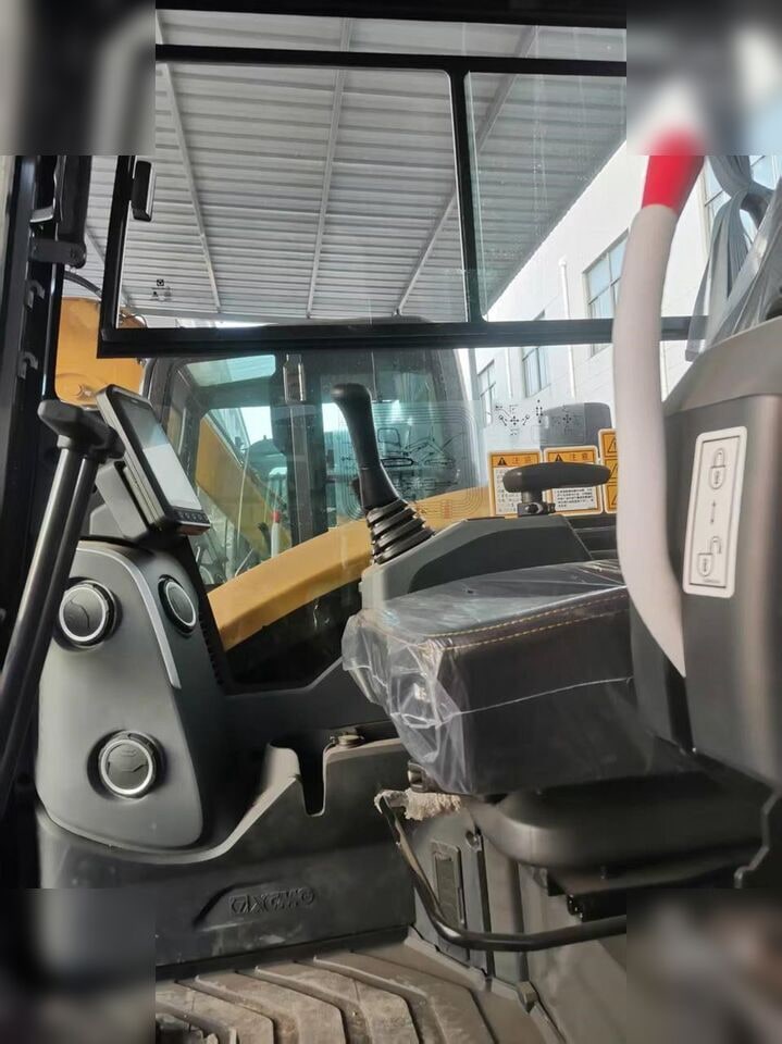 2025 XCMG XE60GPRO crawler excavator interior view 2025 XCMG XE60GPRO crawler excavator interior view