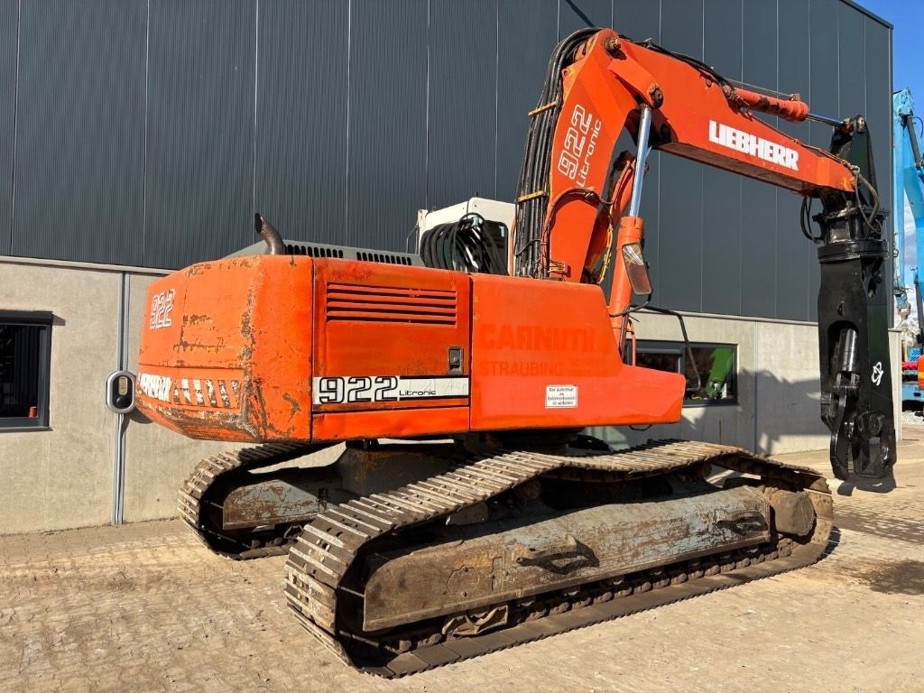 1996 Liebherr 922 crawler excavator, rear three-quarter view