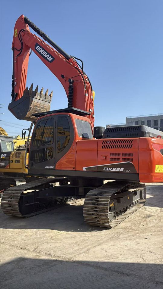 2024 Doosan DX225LCA crawler excavator, side view 2024 Doosan DX225LCA crawler excavator, side view