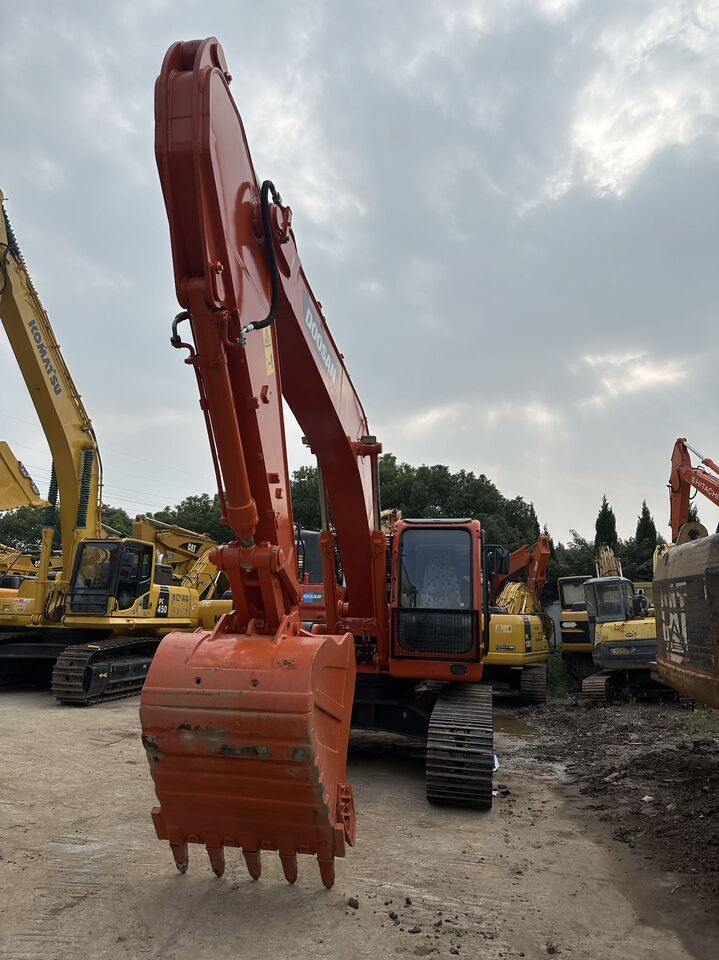 2023 Doosan DH225LC-7 crawler excavator, front view 2023 Doosan DH225LC-7 crawler excavator, front view