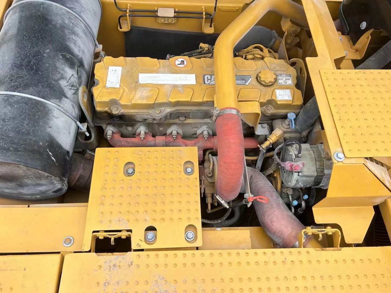 2022 Caterpillar 340DL engine compartment view