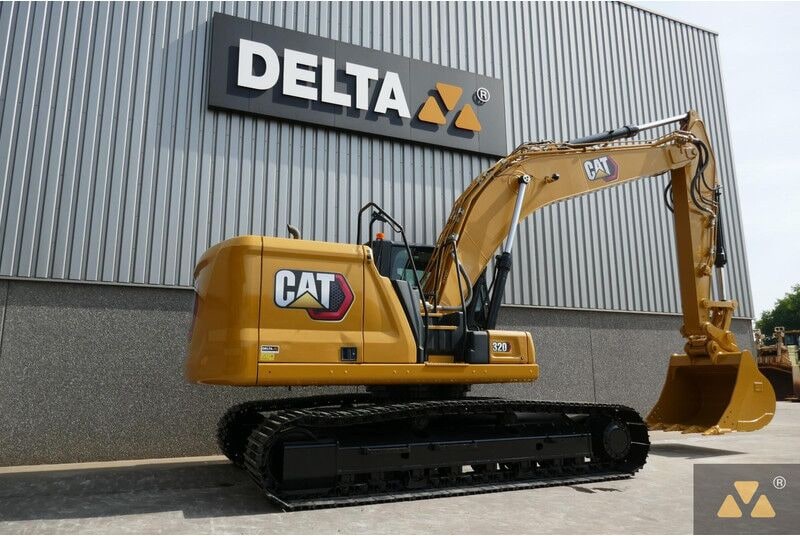 2020 Caterpillar 320-07C crawler excavator, side view 2020 Caterpillar 320-07C crawler excavator, side view