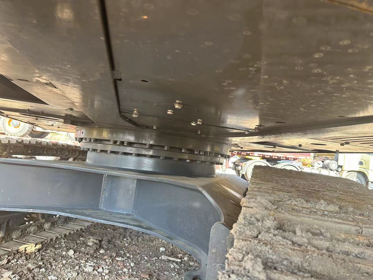 Volvo EC290 Crawler Excavator, undercarriage and swing bearing view Volvo EC290 Crawler Excavator, undercarriage and swing bearing view