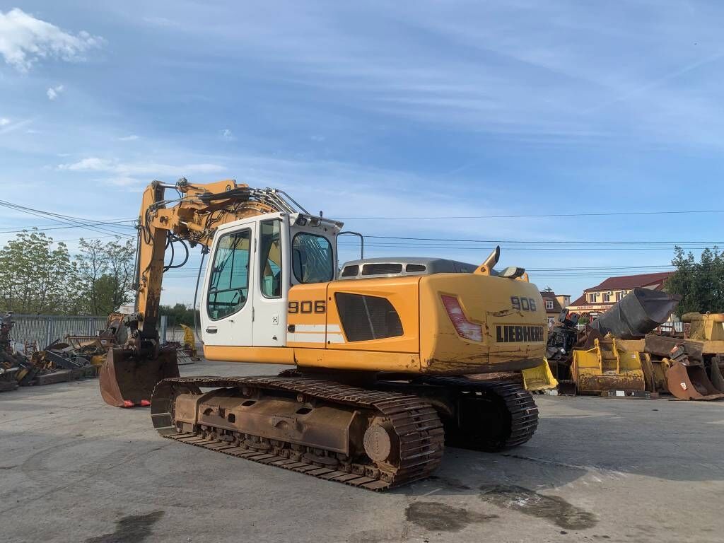 2012 Liebherr 906 LC crawler excavator, rear three-quarter view 2012 Liebherr 906 LC crawler excavator, rear three-quarter view