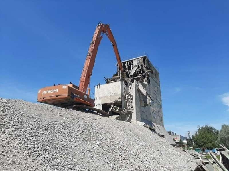 1990 Hitachi EX400LC demolition excavator, rear three-quarter view