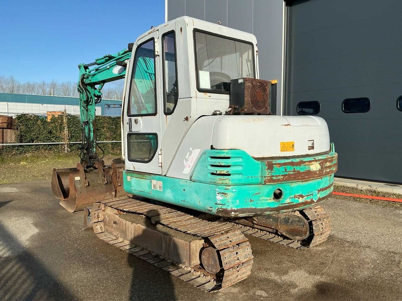 1998 IHI 45J2 crawler excavator, rear three-quarter view 1998 IHI 45J2 crawler excavator, rear three-quarter view