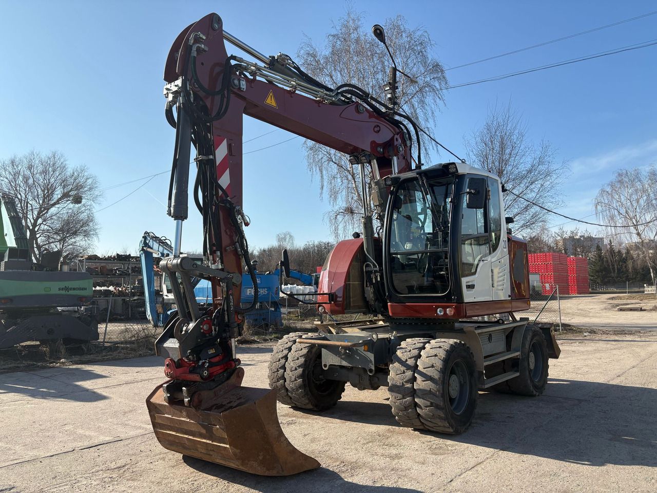 2018 Liebherr A914 COMPACT wheel excavator, front three-quarter view 2018 Liebherr A914 COMPACT wheel excavator, front three-quarter view