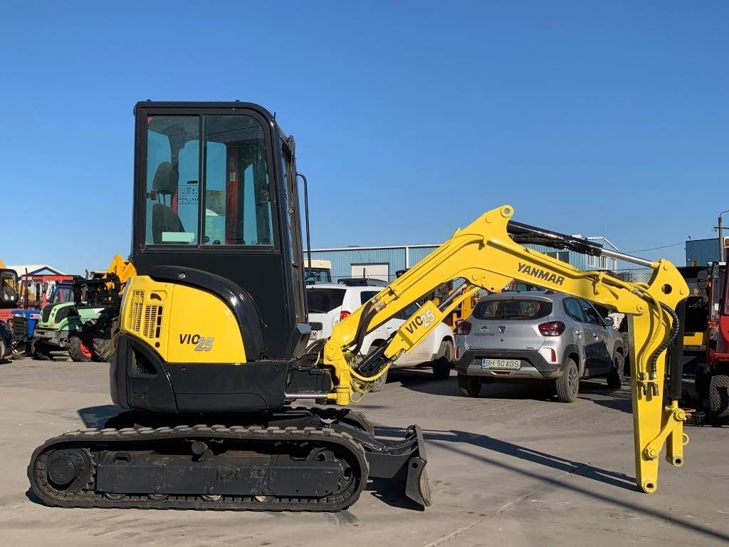 2011 Yanmar VIO25-4 mini excavator, side view 2011 Yanmar VIO25-4 mini excavator, side view