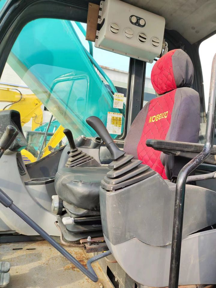 2018 Kobelco SK350LC-8 crawler excavator interior view 2018 Kobelco SK350LC-8 crawler excavator interior view