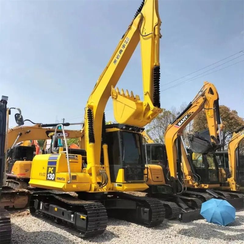 Komatsu PC130 crawler excavator, side view Komatsu PC130 crawler excavator, side view