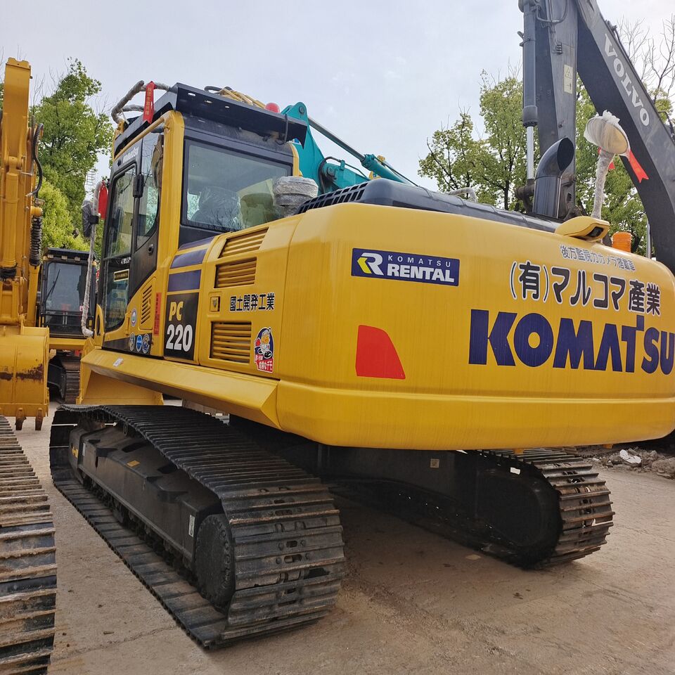 2024 Komatsu PC220-8 Raupenbagger, Ansicht von hinten dreiviertel