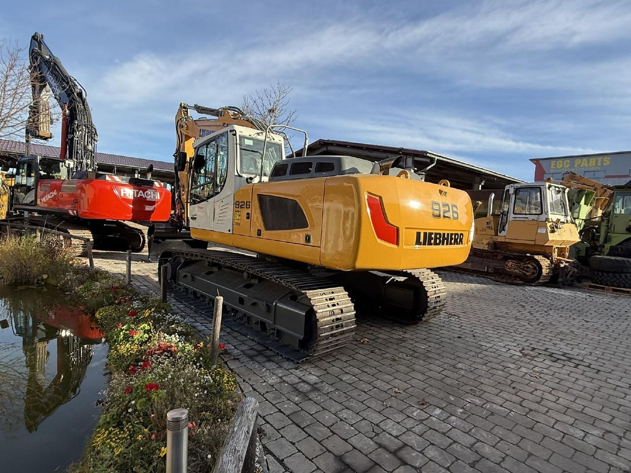 2017 Liebherr R926 LC crawler excavator, rear three-quarter view