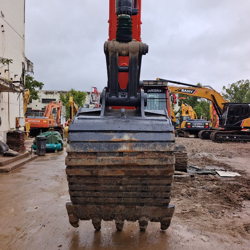 2024 Doosan DX340LC crawler excavator front bucket view 2024 Doosan DX340LC crawler excavator front bucket view