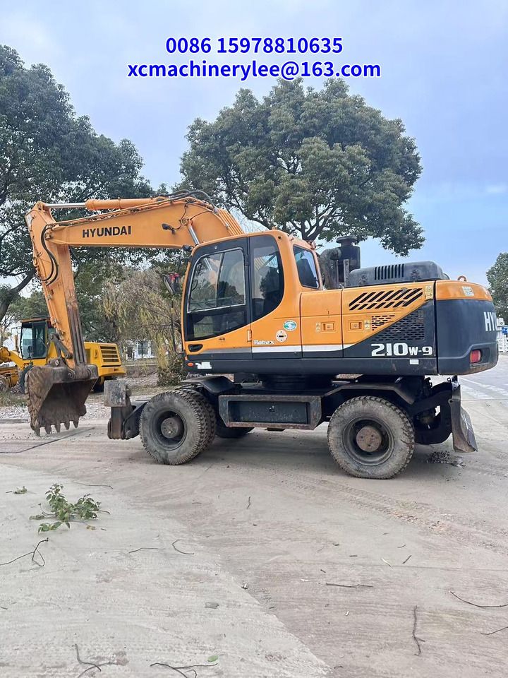 2022 Hyundai R210W-9 wheel excavator side view 2022 Hyundai R210W-9 wheel excavator side view