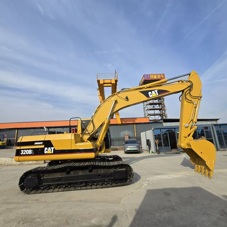2020 Caterpillar 320BL crawler excavator side view 2020 Caterpillar 320BL crawler excavator side view