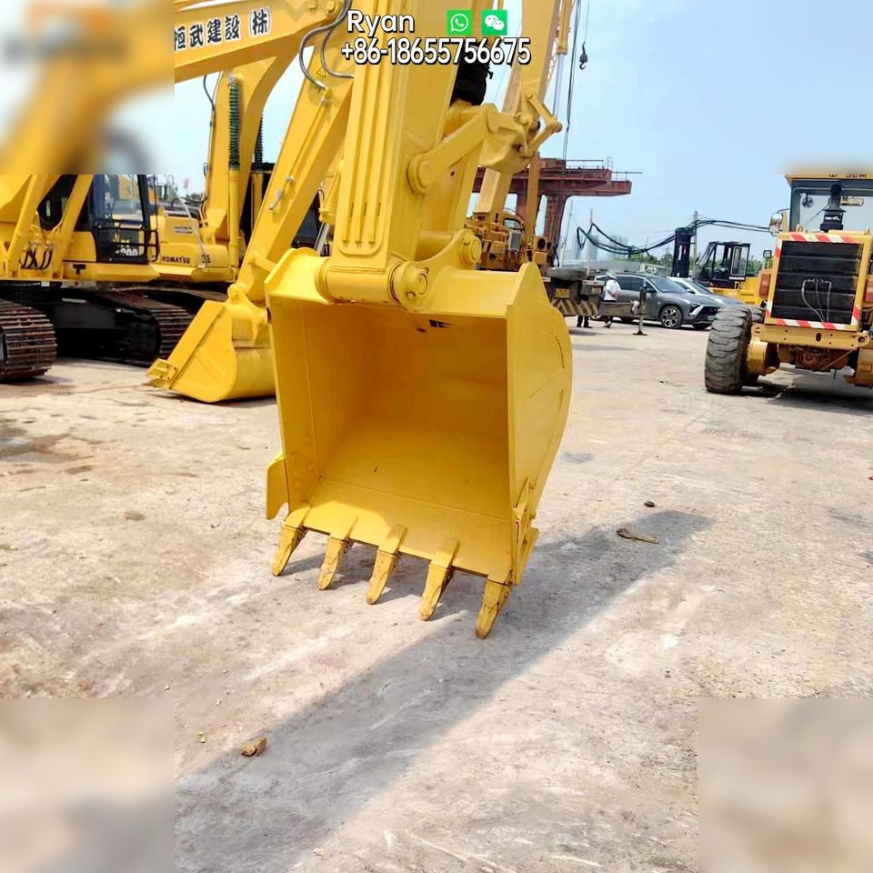 2022 Komatsu PC240LC-8 crawler excavator bucket view 2022 Komatsu PC240LC-8 crawler excavator bucket view