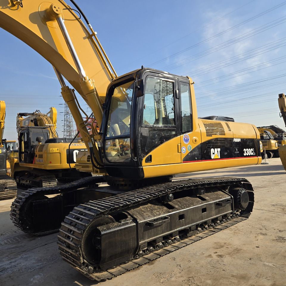 2020 Caterpillar 330CL crawler excavator, side view 2020 Caterpillar 330CL crawler excavator, side view