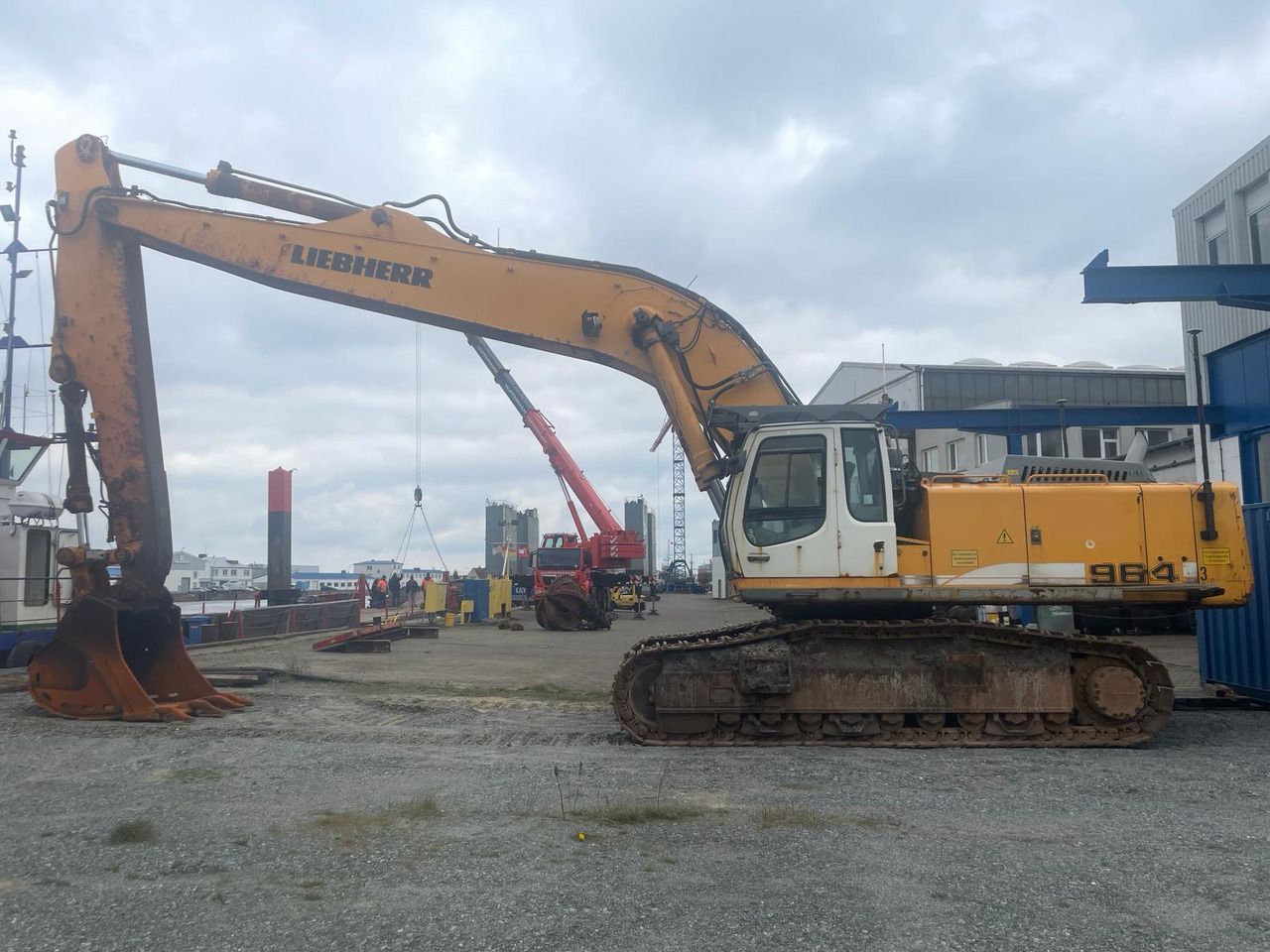 2010 Liebherr R964CHDS demolition excavator, side view 2010 Liebherr R964CHDS demolition excavator, side view