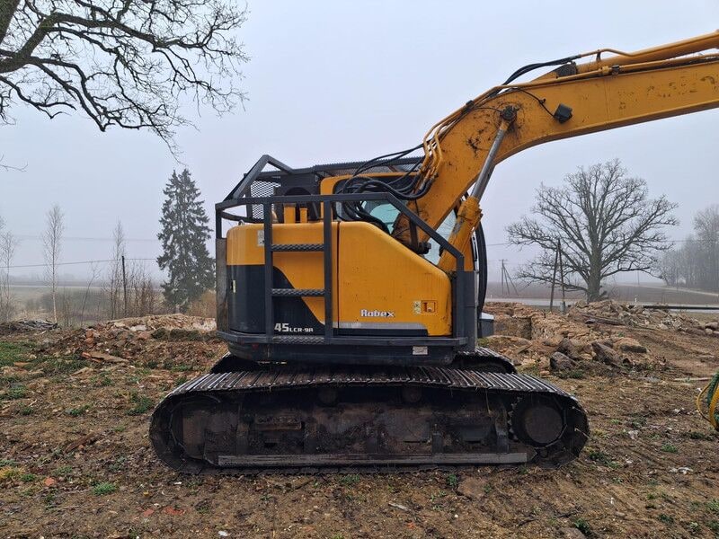 2014 Hyundai Robex 145LCR-9A crawler excavator side view 2014 Hyundai Robex 145LCR-9A crawler excavator side view