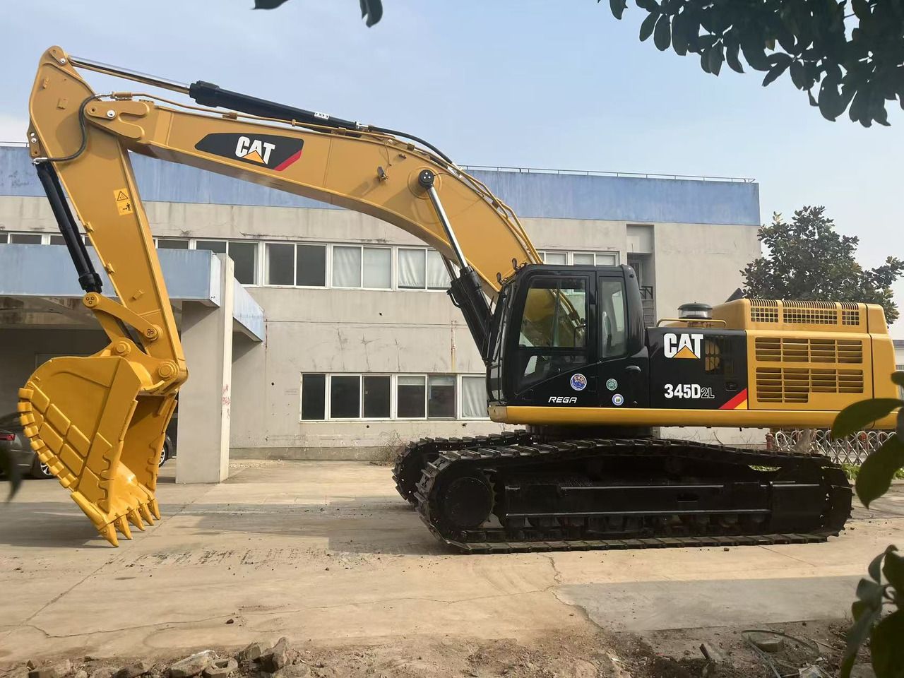 2022 Caterpillar 345D2L crawler excavator, side profile view 2022 Caterpillar 345D2L crawler excavator, side profile view