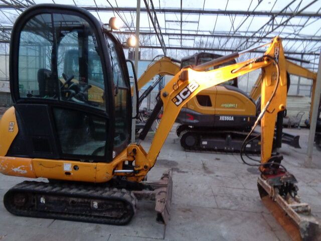 2014 JCB 8018 mini excavator, side view
