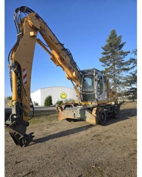 2012 Liebherr A904 C material handler, side view 2012 Liebherr A904 C material handler, side view