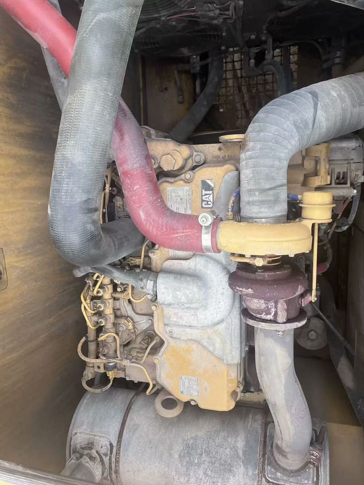2021 Caterpillar 320GC engine compartment view