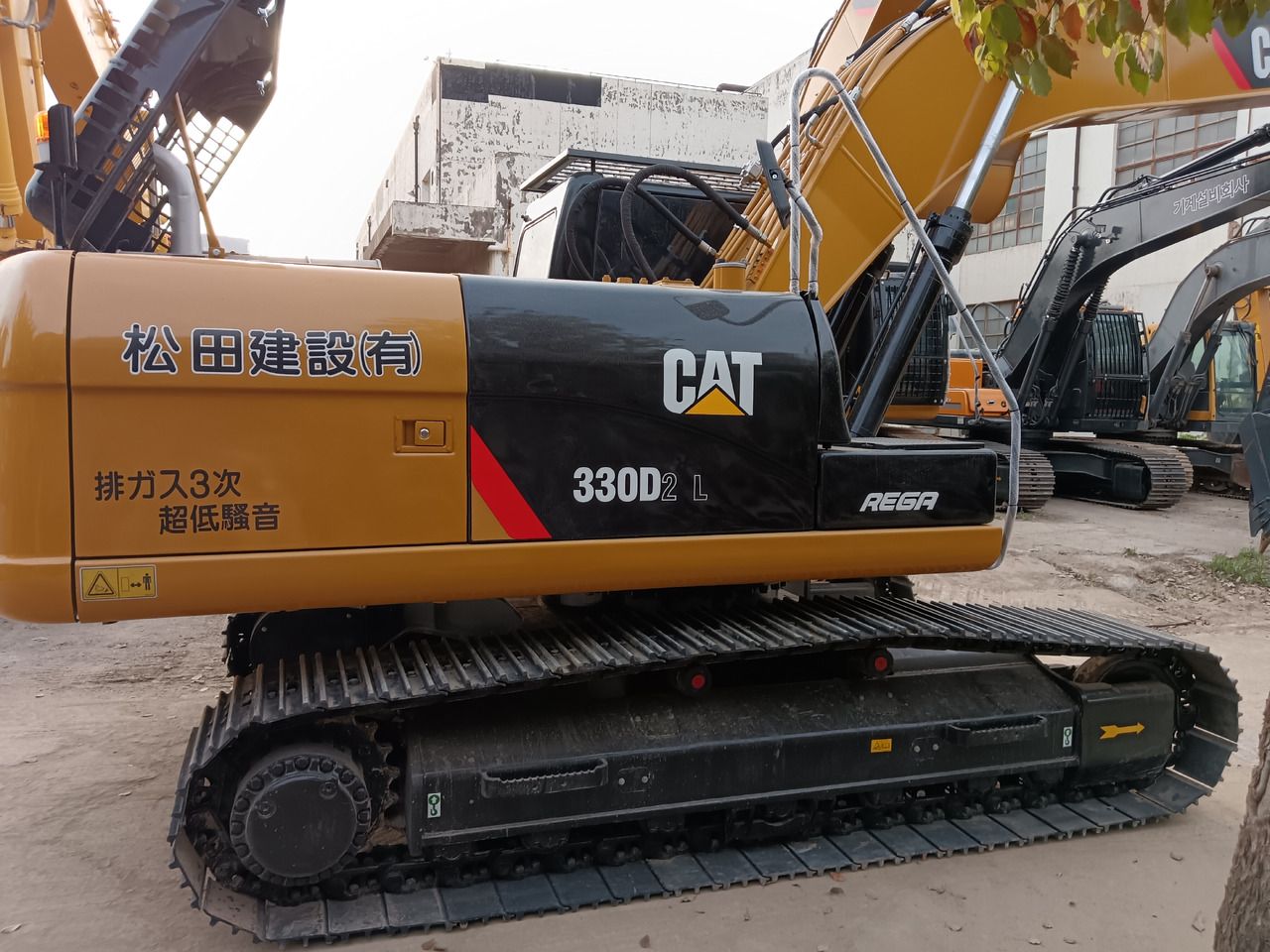 2024 Caterpillar 330D2L crawler excavator side view 2024 Caterpillar 330D2L crawler excavator side view