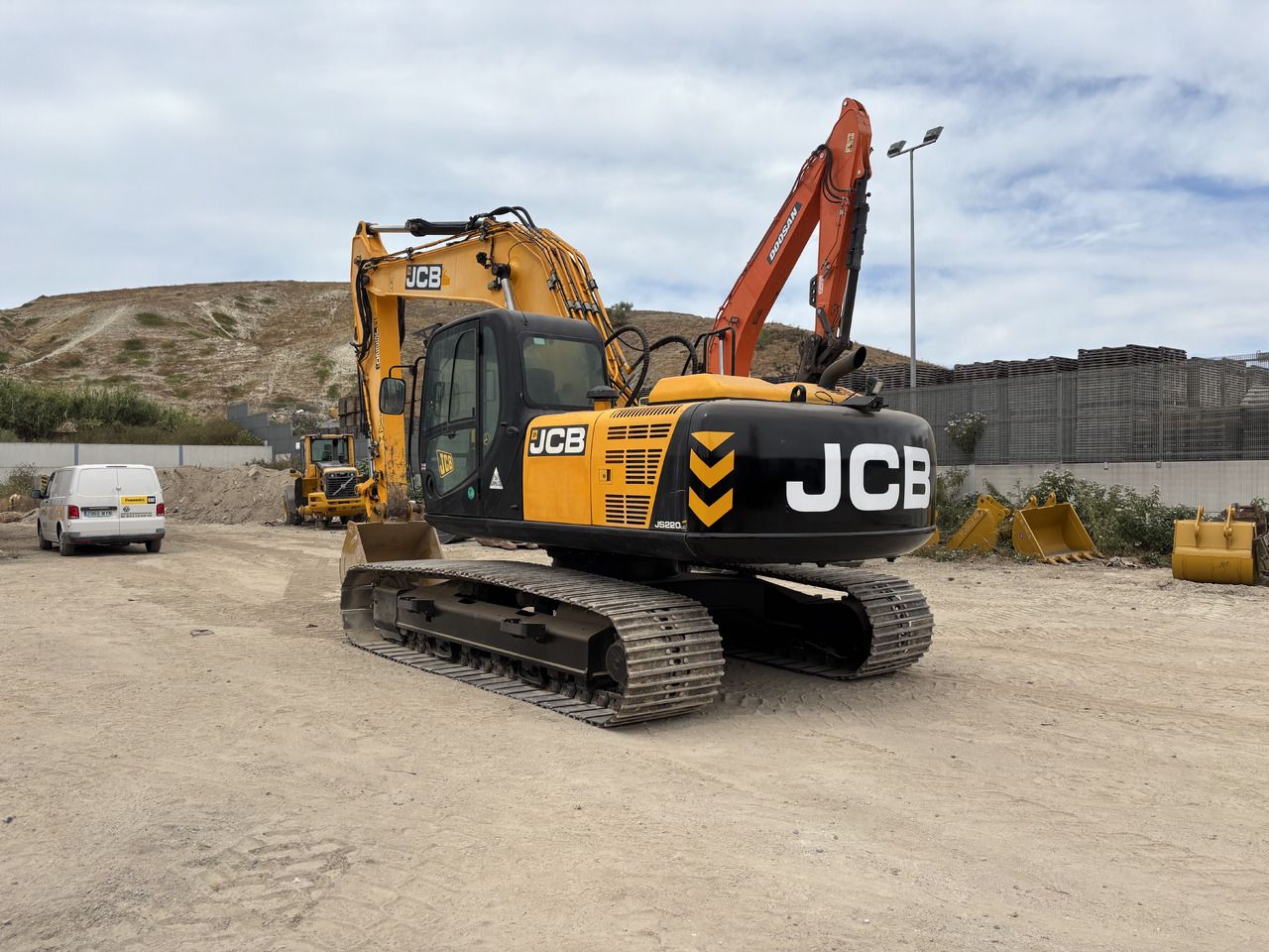 2015 JCB JS220LC crawler excavator, rear three-quarter view 2015 JCB JS220LC crawler excavator, rear three-quarter view