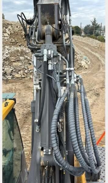 2019 Volvo ECR235EL crawler excavator boom and hydraulic detail 2019 Volvo ECR235EL crawler excavator boom and hydraulic detail