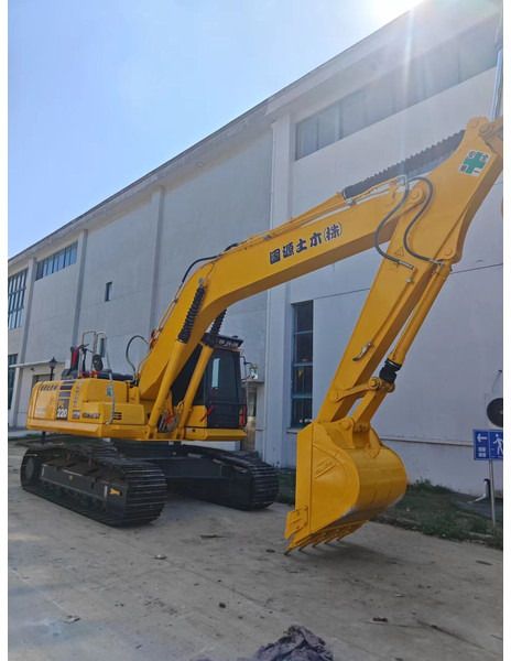 Escavatore cingolato Komatsu PC220-8 del 2025, vista laterale Escavatore cingolato Komatsu PC220-8 del 2025, vista laterale