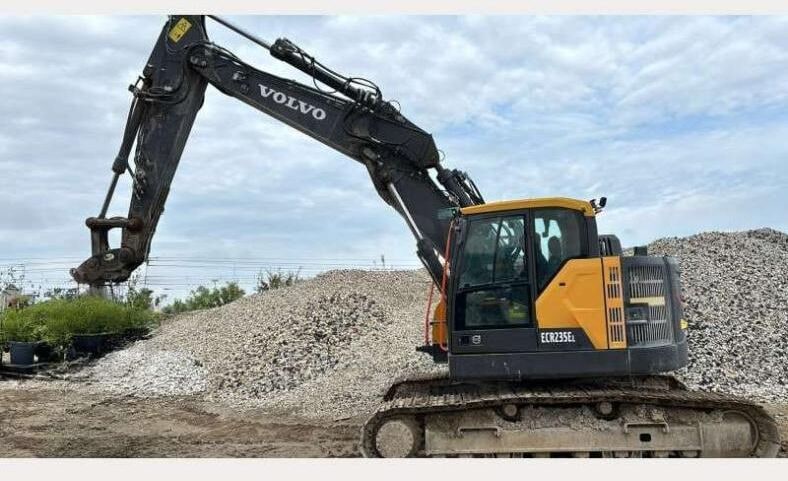 2019 Volvo ECR235EL crawler excavator side view 2019 Volvo ECR235EL crawler excavator side view