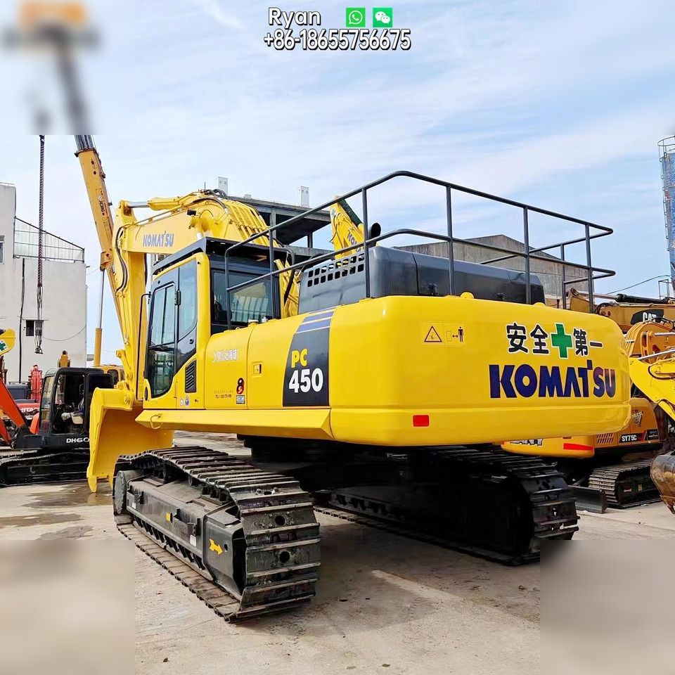 2019 Komatsu PC450-8 crawler excavator rear three-quarter view 2019 Komatsu PC450-8 crawler excavator rear three-quarter view