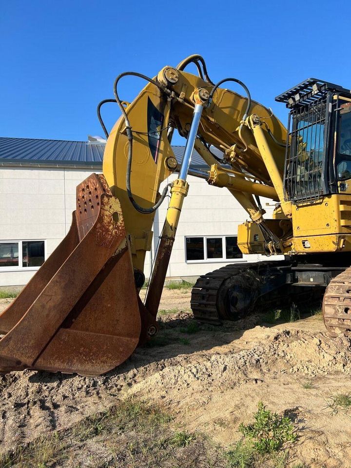 2005 Caterpillar 365BL FS excavator side view 2005 Caterpillar 365BL FS excavator side view