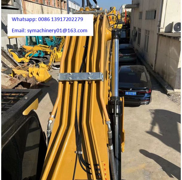 Detal wysięgnika koparki gąsienicowej 2021 Caterpillar 320D Detal wysięgnika koparki gąsienicowej 2021 Caterpillar 320D