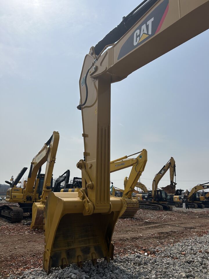 2023 Caterpillar 340D crawler excavator boom and bucket view 2023 Caterpillar 340D crawler excavator boom and bucket view